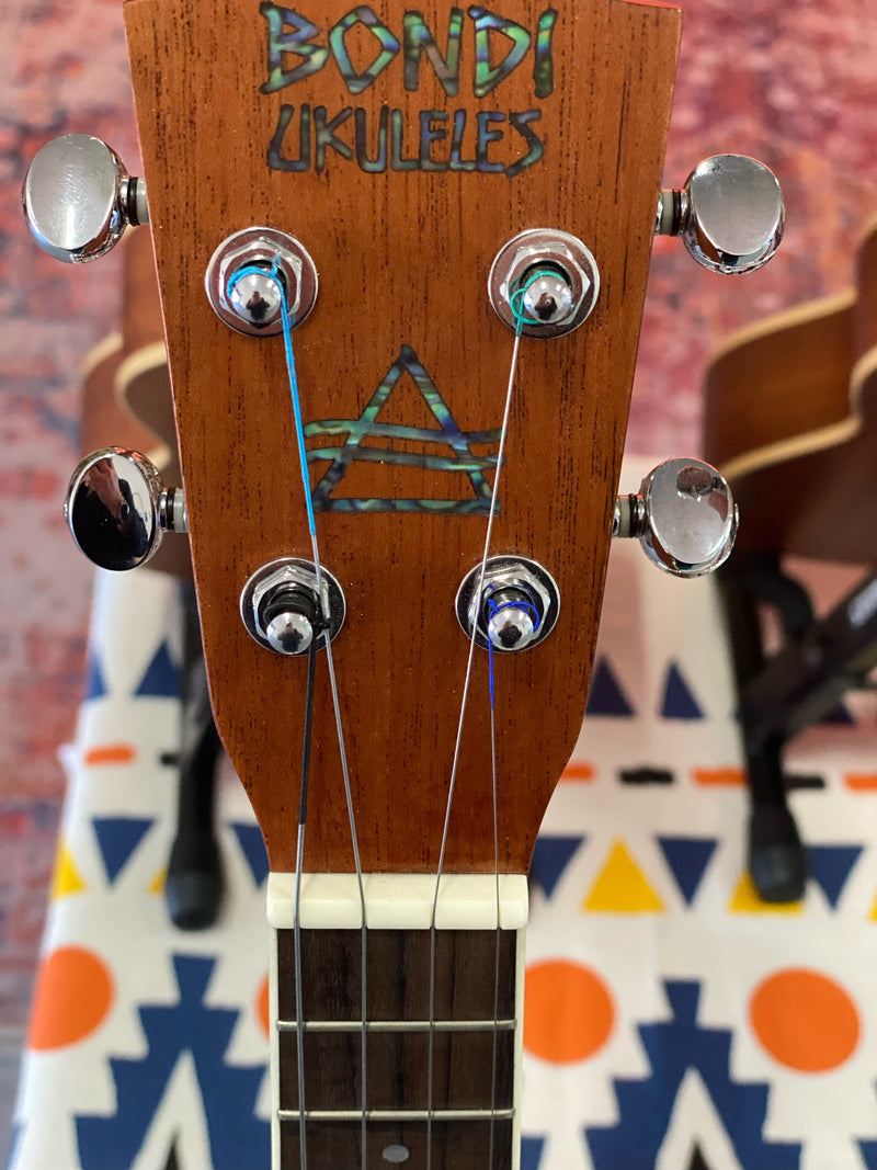 Bondi Resonator Strings